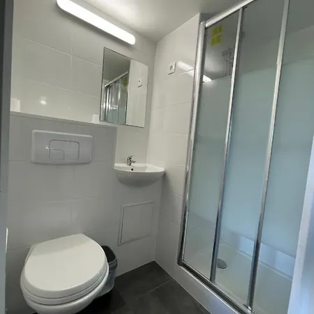 Fasthotel Roissy - فندق 2*