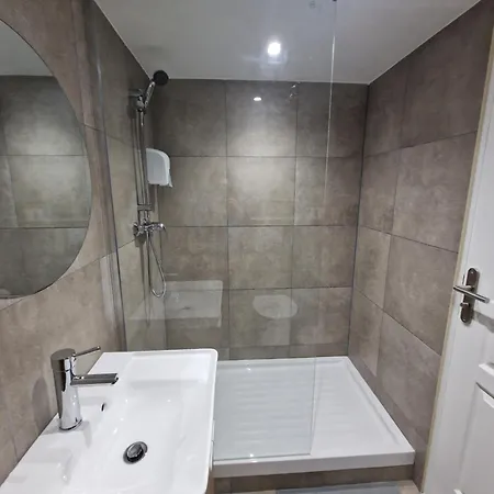 Fasthotel Roissy - 2* سان تويتْسْ