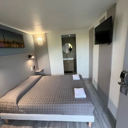 Fasthotel Roissy - فندق سان تويتْسْ