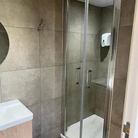 Fasthotel Roissy - 2* سان تويتْسْ