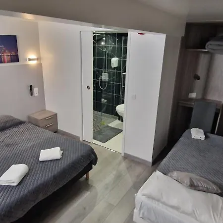 Fasthotel Roissy - Otel Saint-Witz
