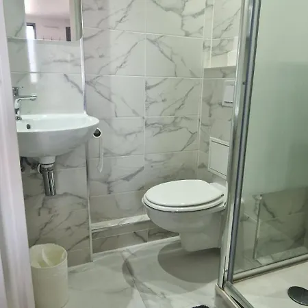 Fasthotel Roissy - 2*