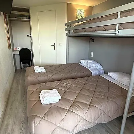 Fasthotel Roissy - Saint-Witz