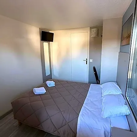 Fasthotel Roissy - Saint-Witz