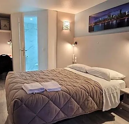 Fasthotel Roissy - 2*