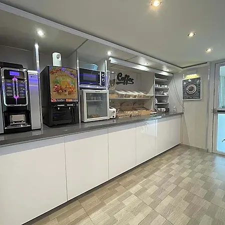 Fasthotel Roissy - Hotel 2*