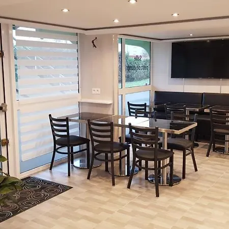 鲁瓦西法斯特酒店 - 2*