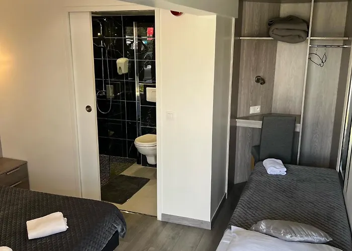 Fasthotel Roissy - 호텔