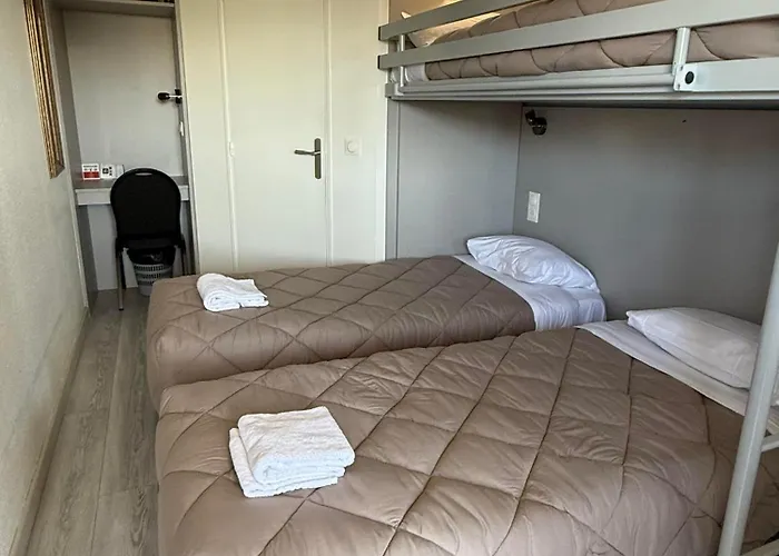 Fasthotel Roissy - 호텔