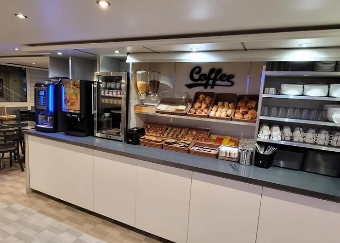 Fasthotel Roissy - 호텔