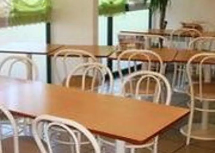 Fasthotel Roissy - 호텔