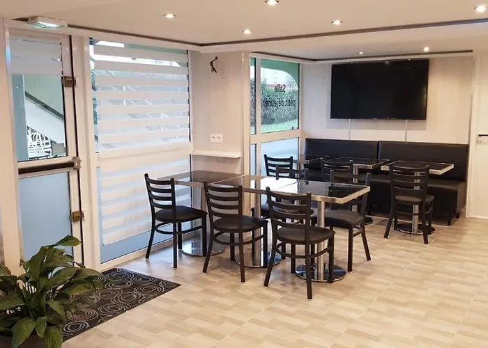 Fasthotel Roissy - 2*