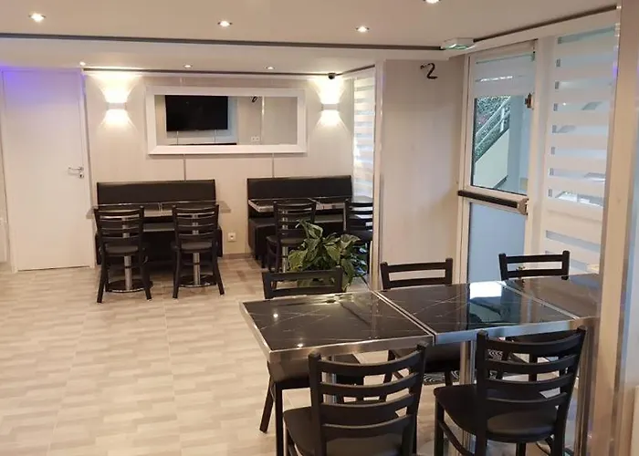 호텔 Fasthotel Roissy - 2*